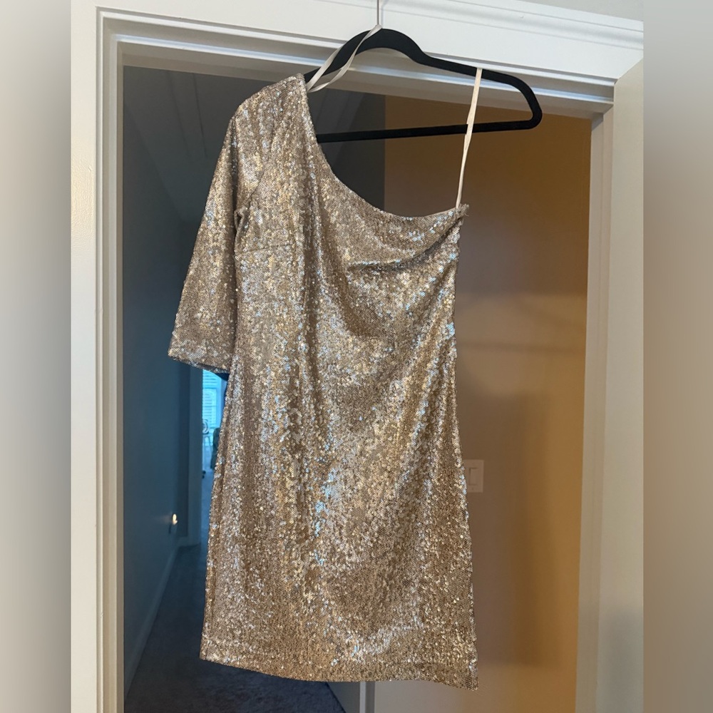 One shoulder Gold sequined dress